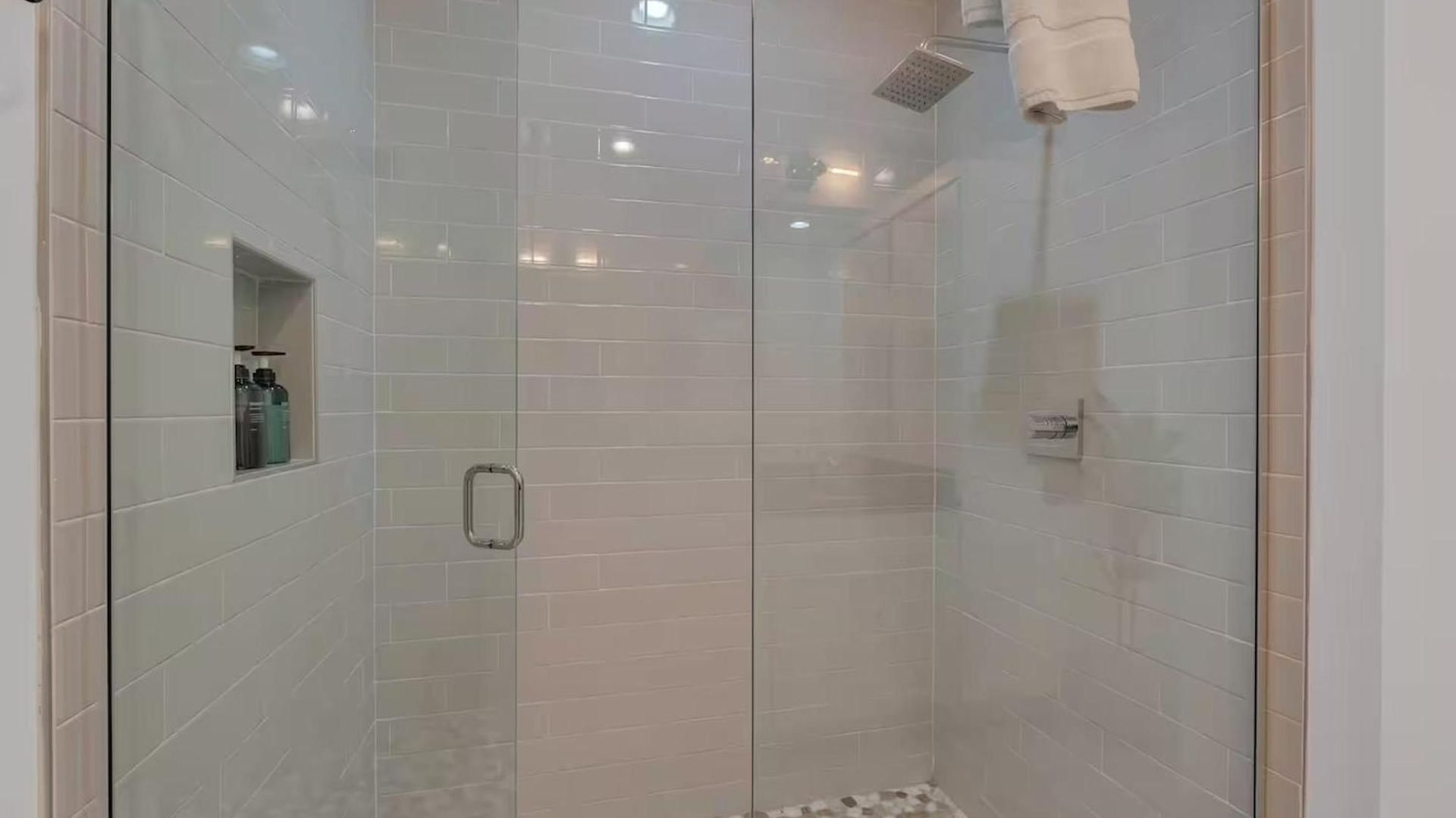 Holiday home Stylish Townhome W Rooftop Views Near Broadway