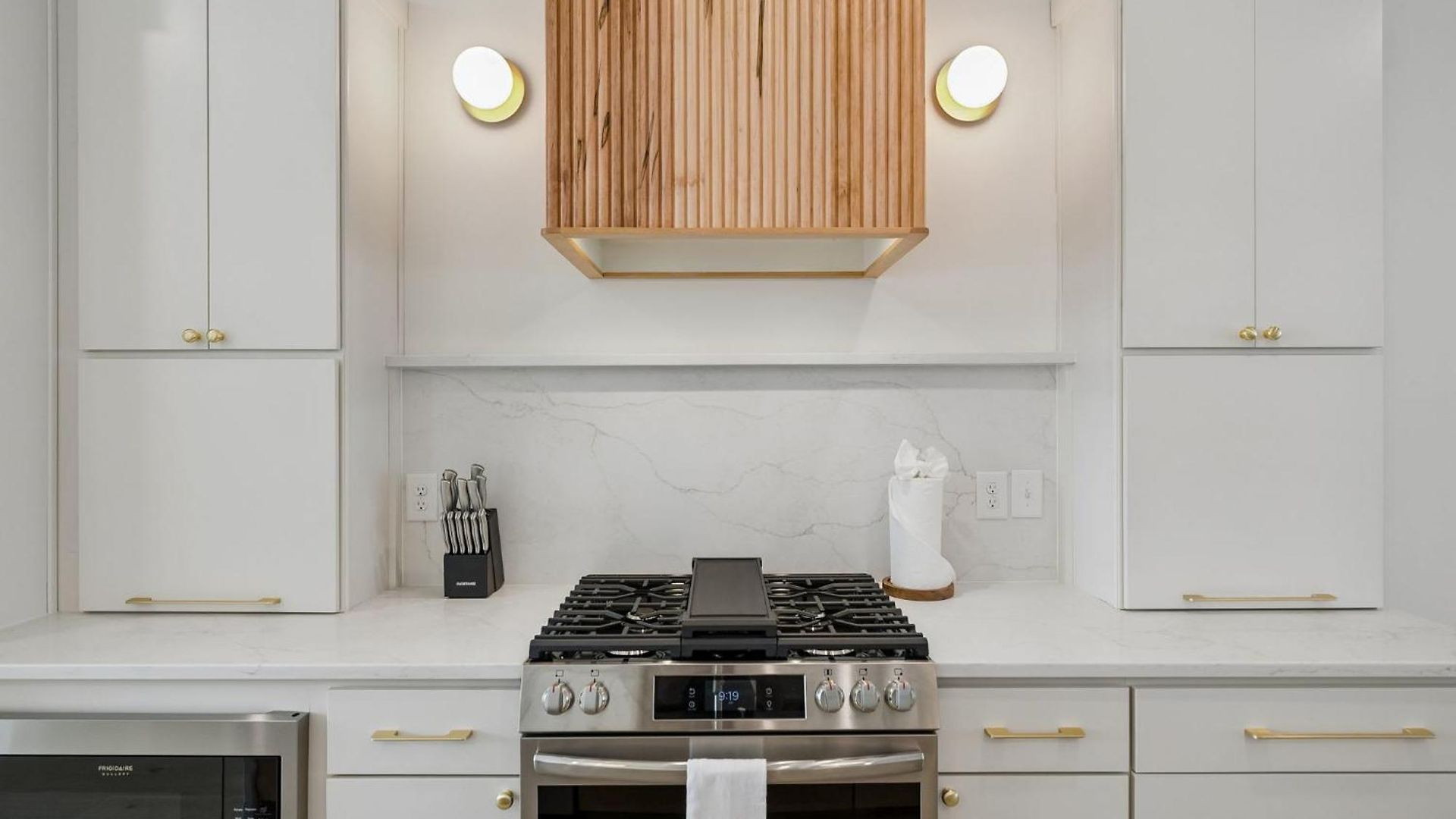 Modern Townhouse Rooftop Hot Tub & Fireplace Holiday home *