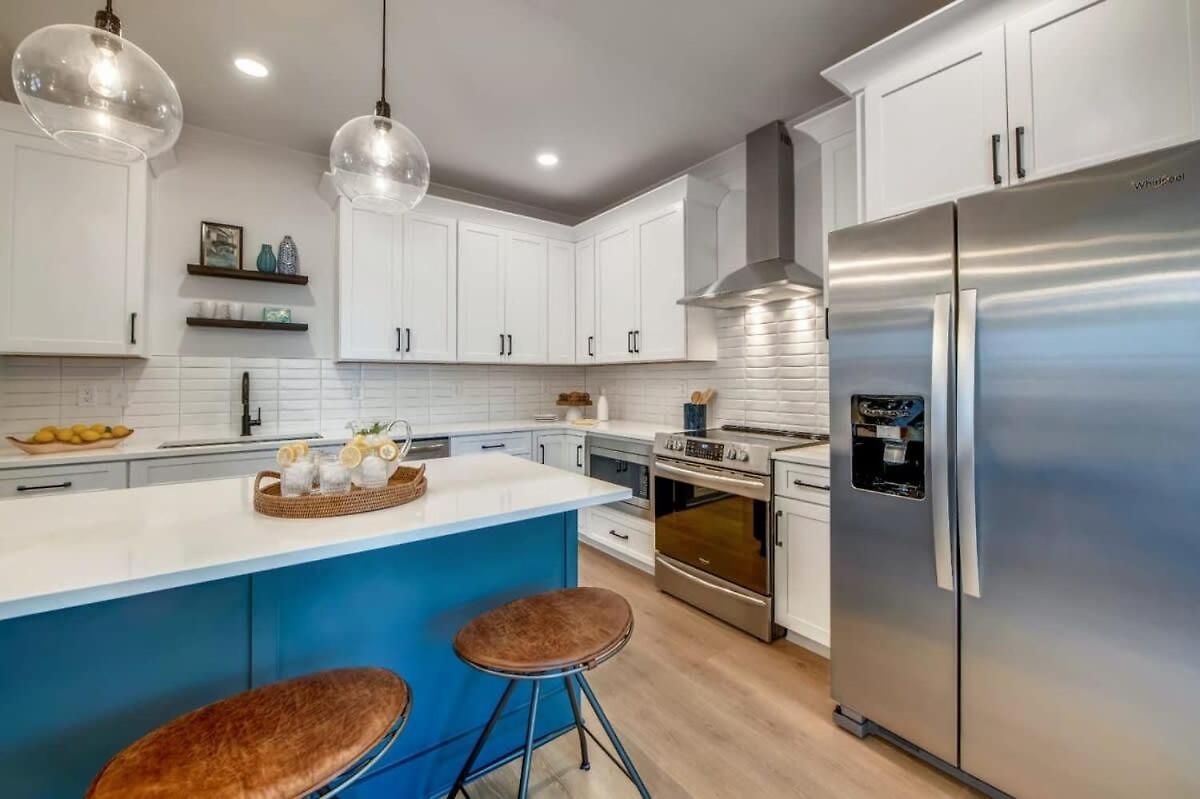 Three Luxury Townhomes Near Five Points Holiday home