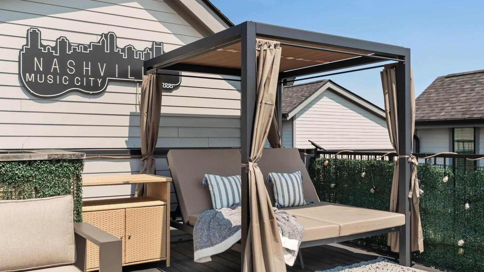 The Wild Rose House - Brand New - Skyline Views Holiday home *