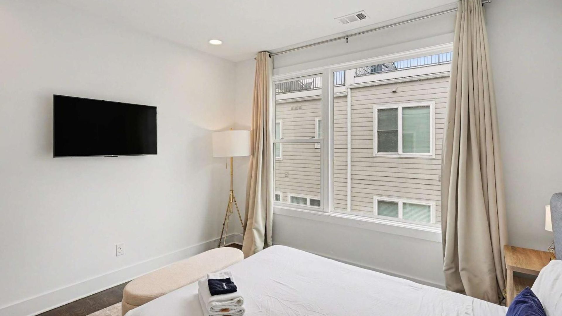 2 Modern Townhomes W Rooftop Views Near Broadway Holiday home *