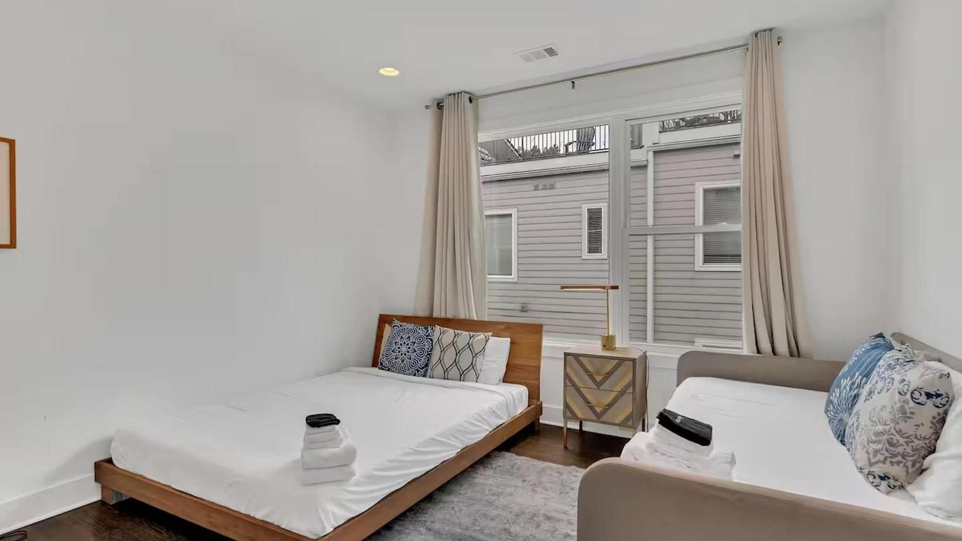 Holiday home Stylish Townhome W Rooftop Views Near Broadway