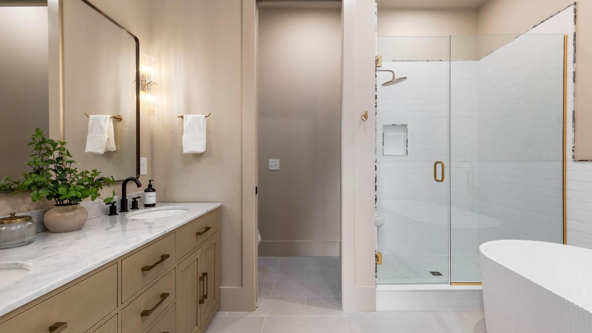 12 South With Rooftop Sauna And Wet Bar With 2 Car Garage Nashville