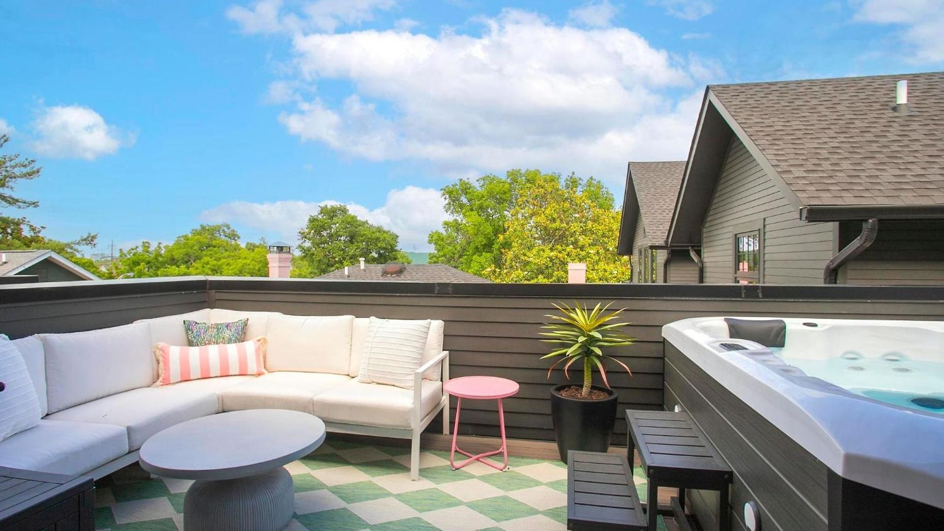 Bohemian Chic Hot Tub Sleeps 12 Holiday home Nashville
