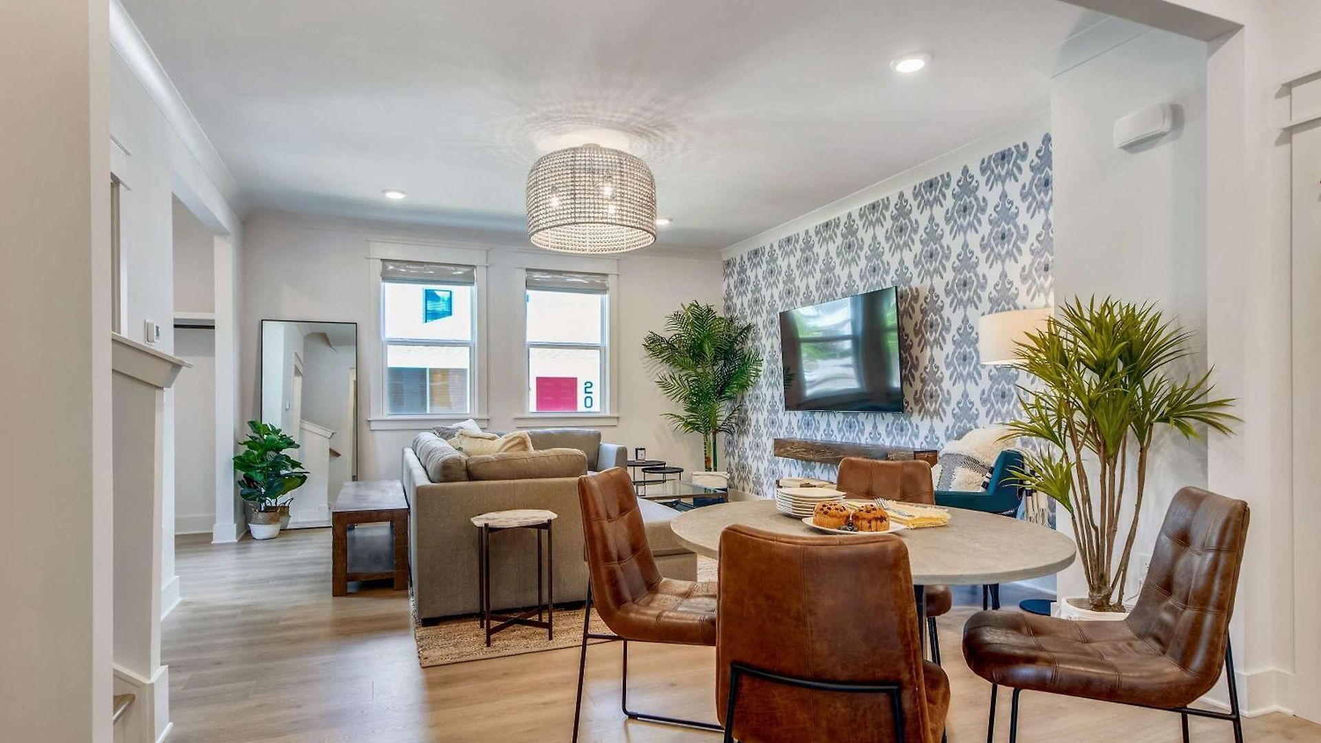 Holiday home Two Beautiful Luxury Renovations Near Downtown
