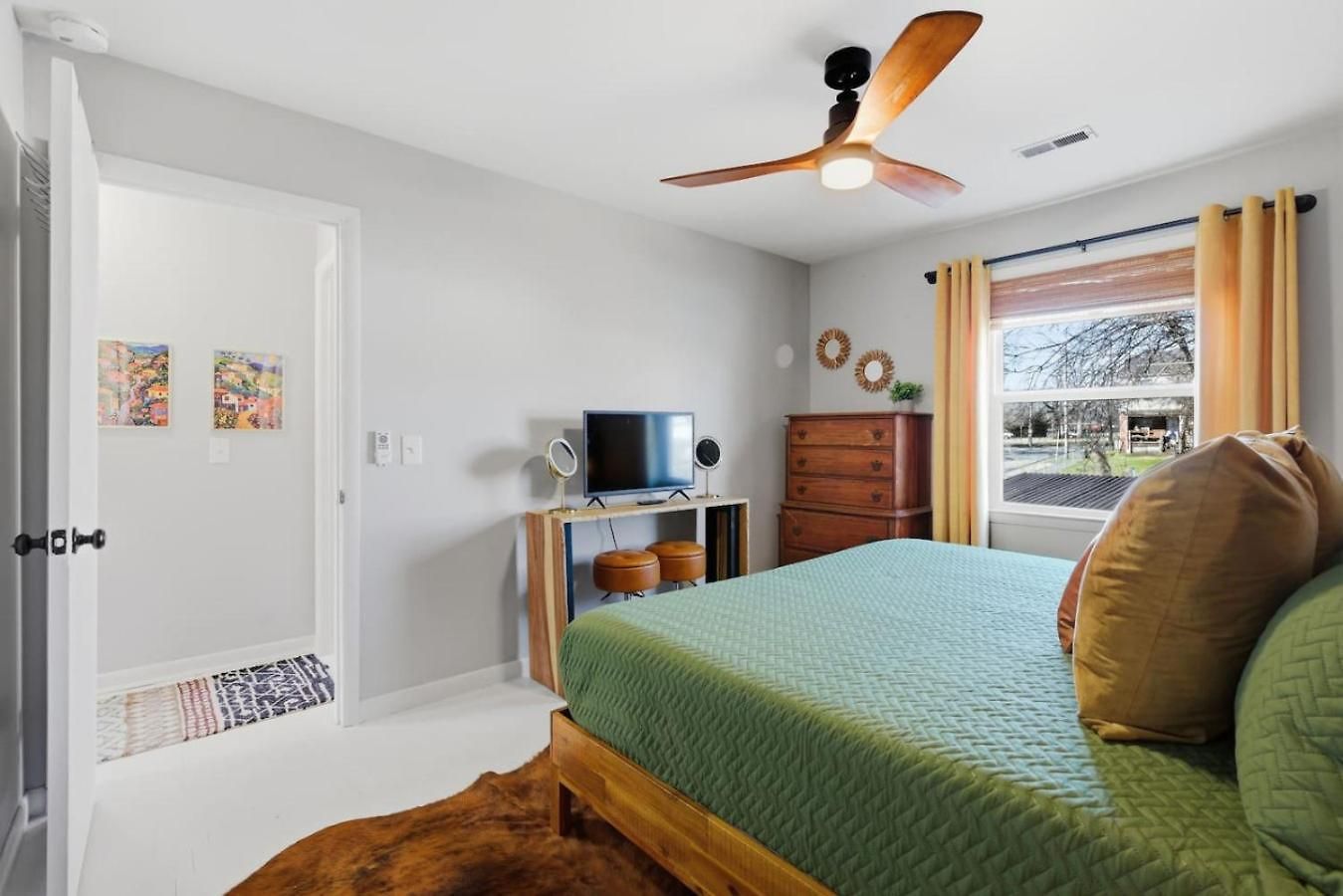 Amazing Backyard Only 2 Miles To Downtown With Sauna And Firepit Holiday home