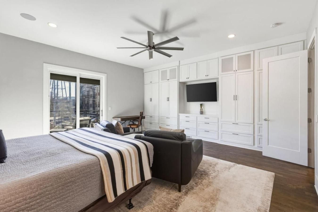 Germantown Stunner With A Skyline View Rooftop And Private Garage * Nashville