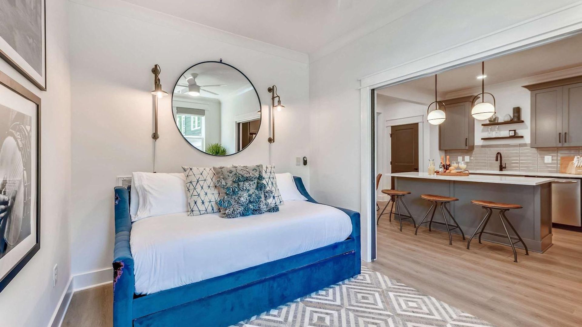 Modern Two Townhomes Close To Downtown Holiday home *