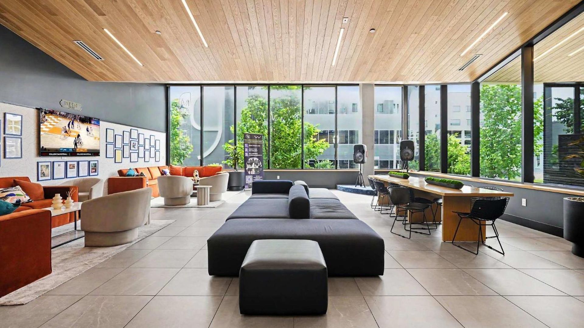 Holiday home Pianissimo-2 Units-rooftop Pool-gym-on Music Row *