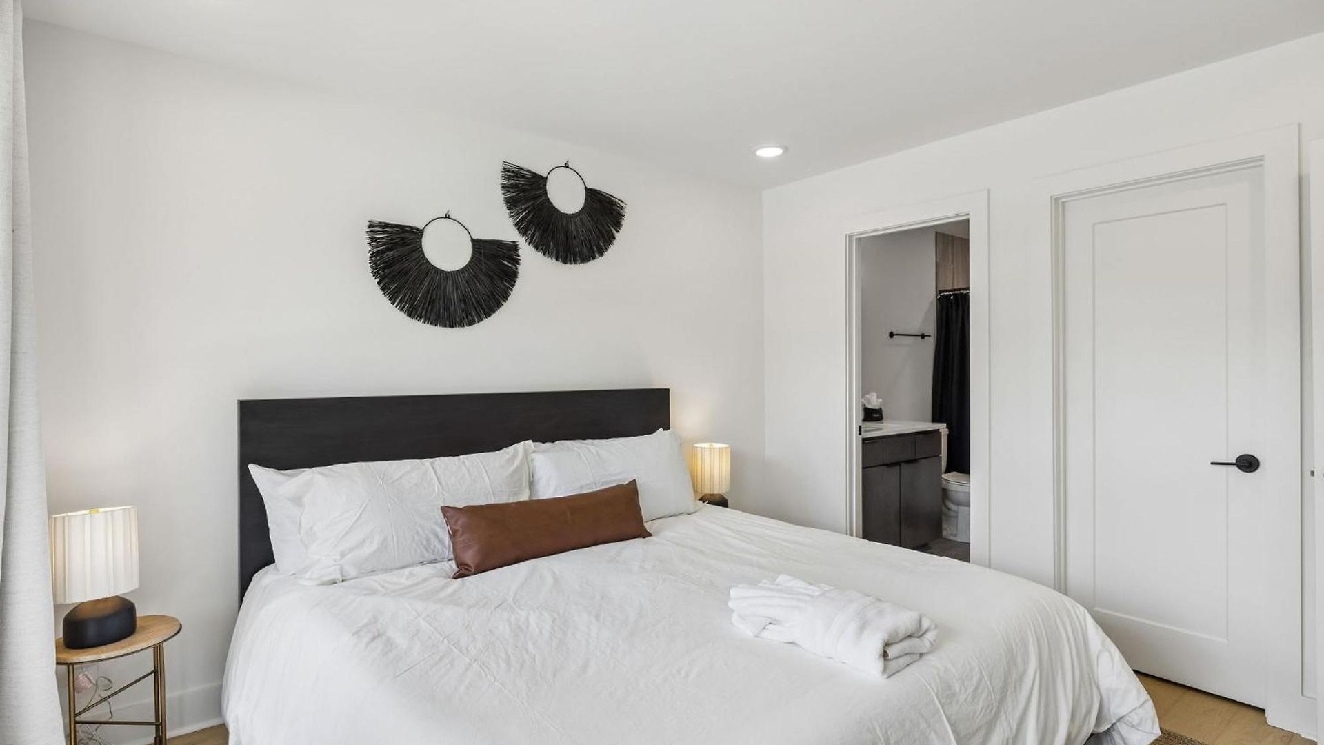 Trendy Townhouse Rooftop Hot Tub & Fireplace Holiday home *