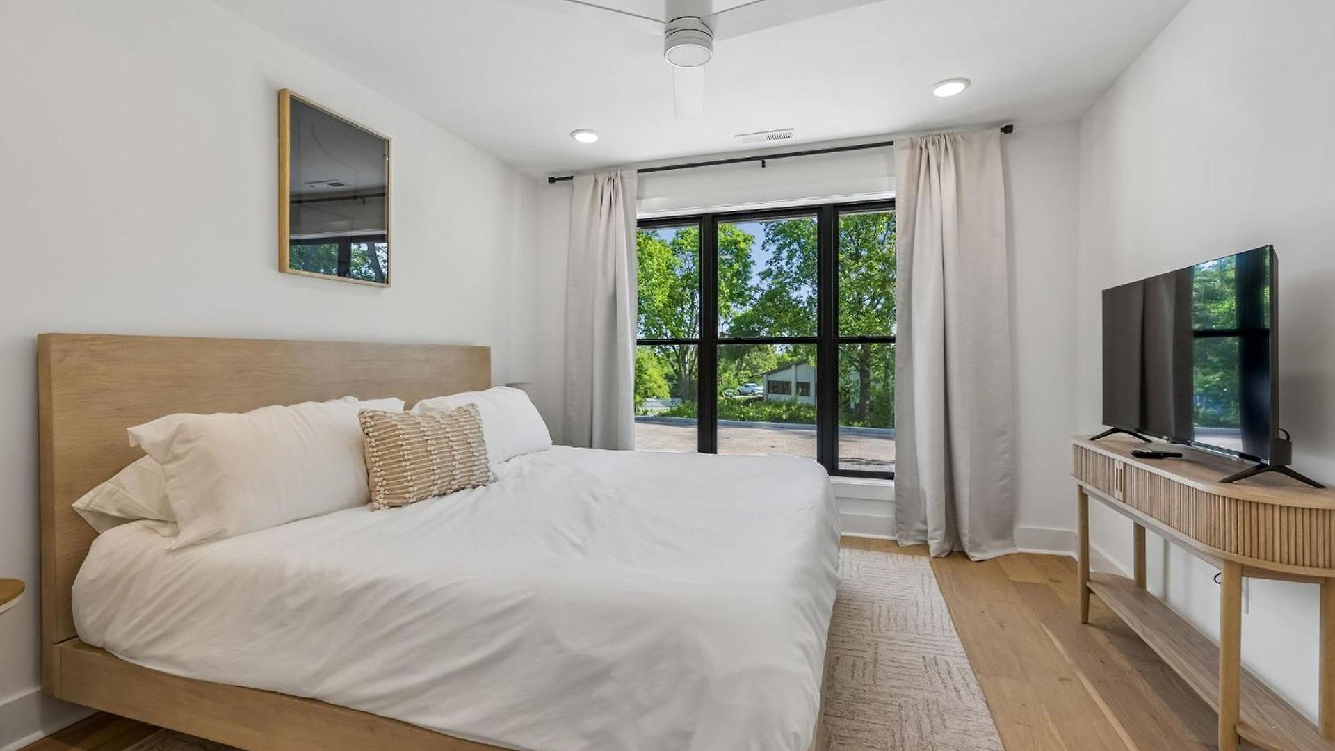Multi-level Retreat With Hot Tub And Rooftop Views Holiday home *