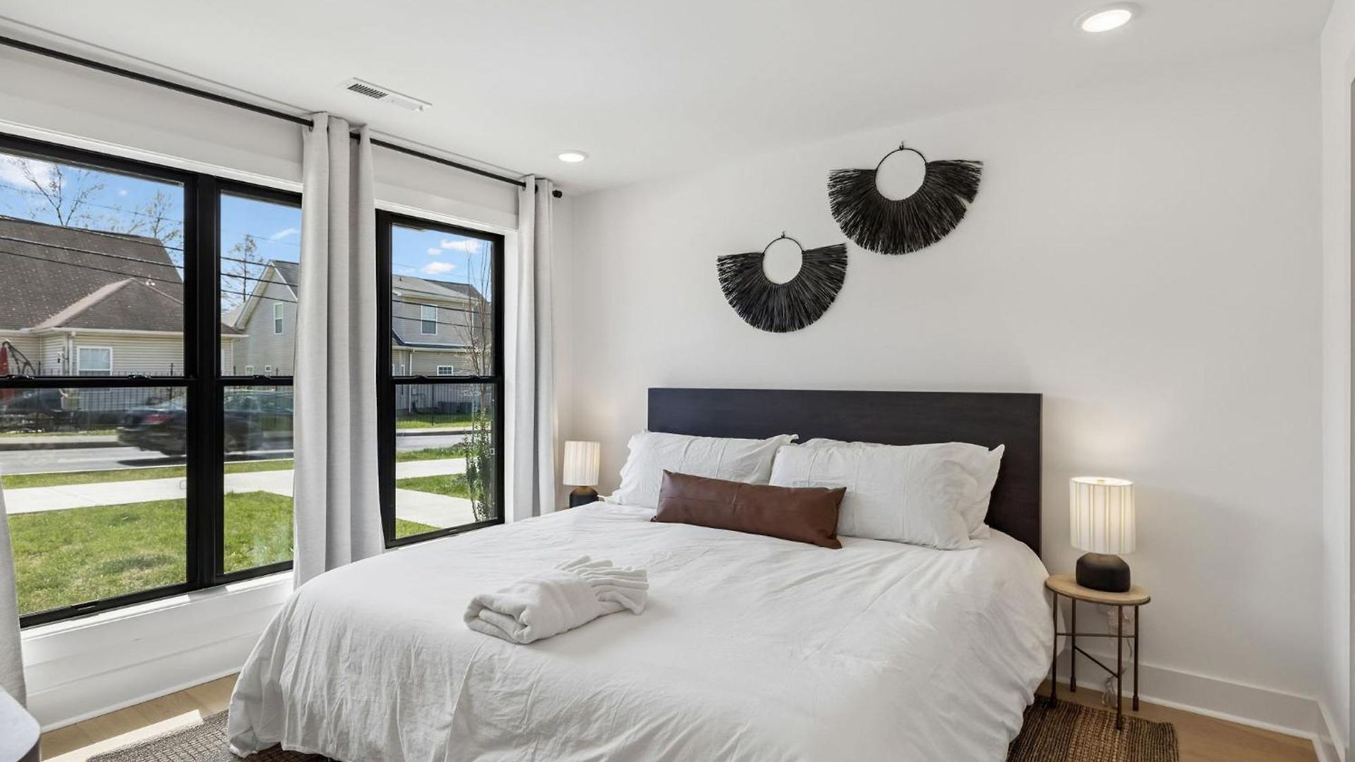 Trendy Townhouse Rooftop Hot Tub & Fireplace Nashville