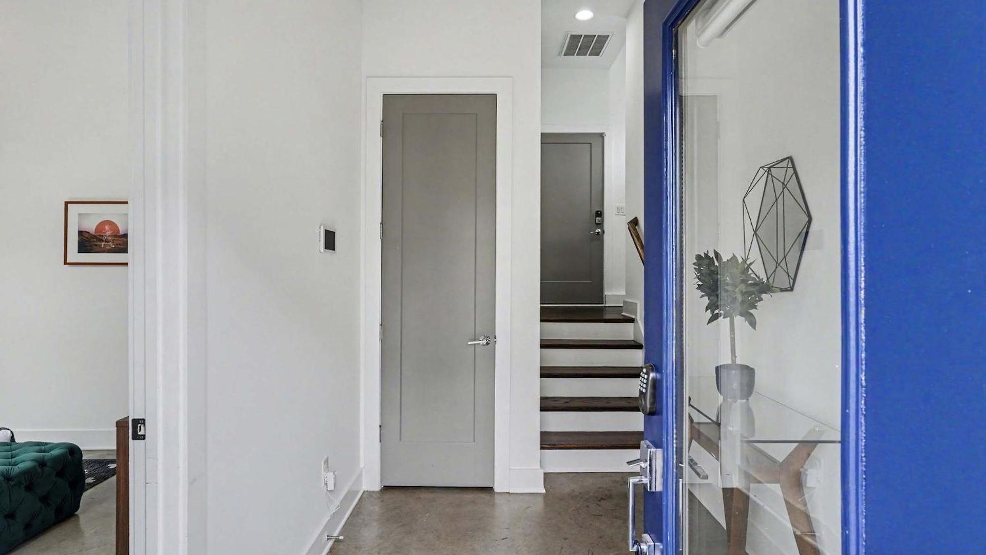 Holiday home 2 Modern Townhomes W Rooftop Views Near Broadway *