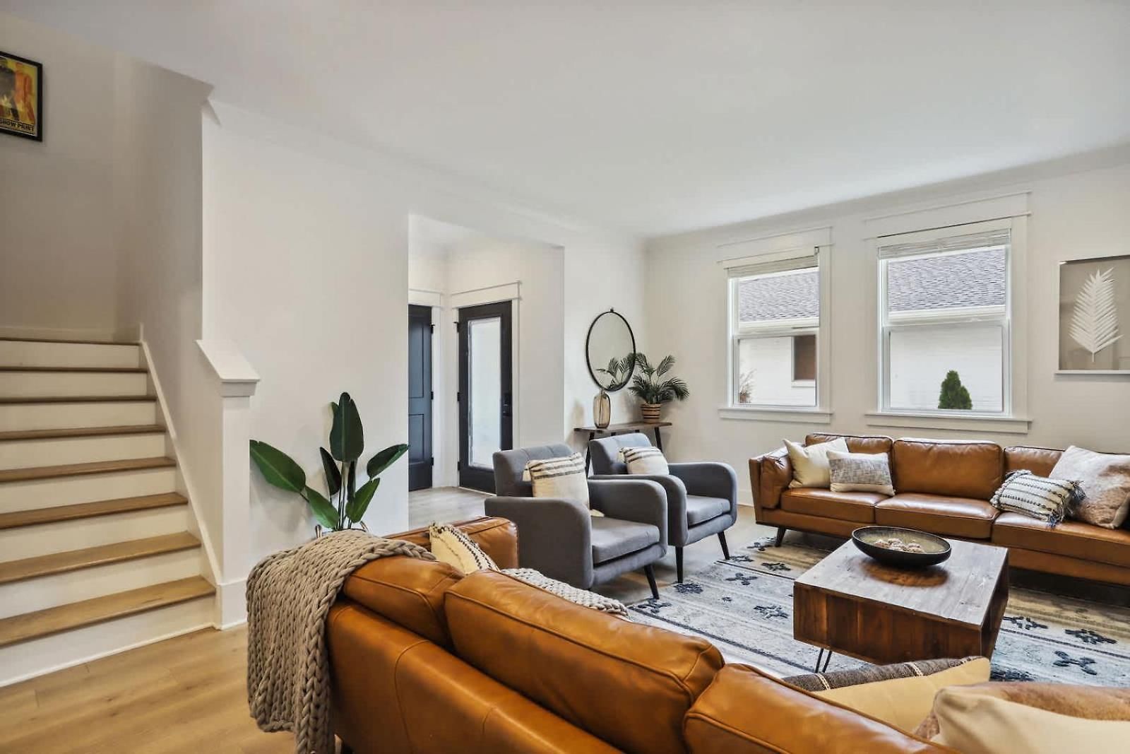 Two Beautiful Luxury Renovations Near Downtown Holiday home