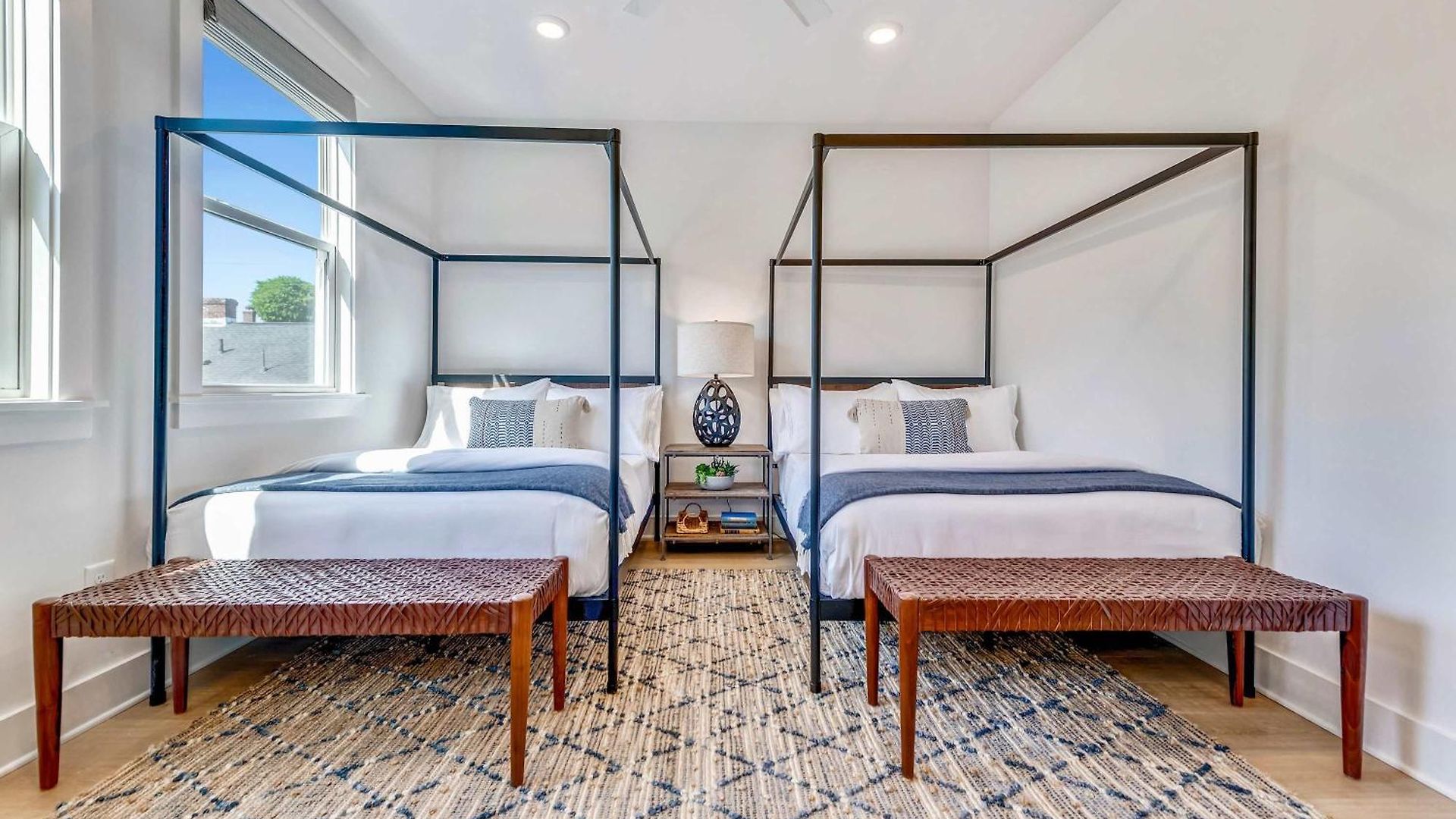 Modern Two Townhomes Close To Downtown Holiday home *