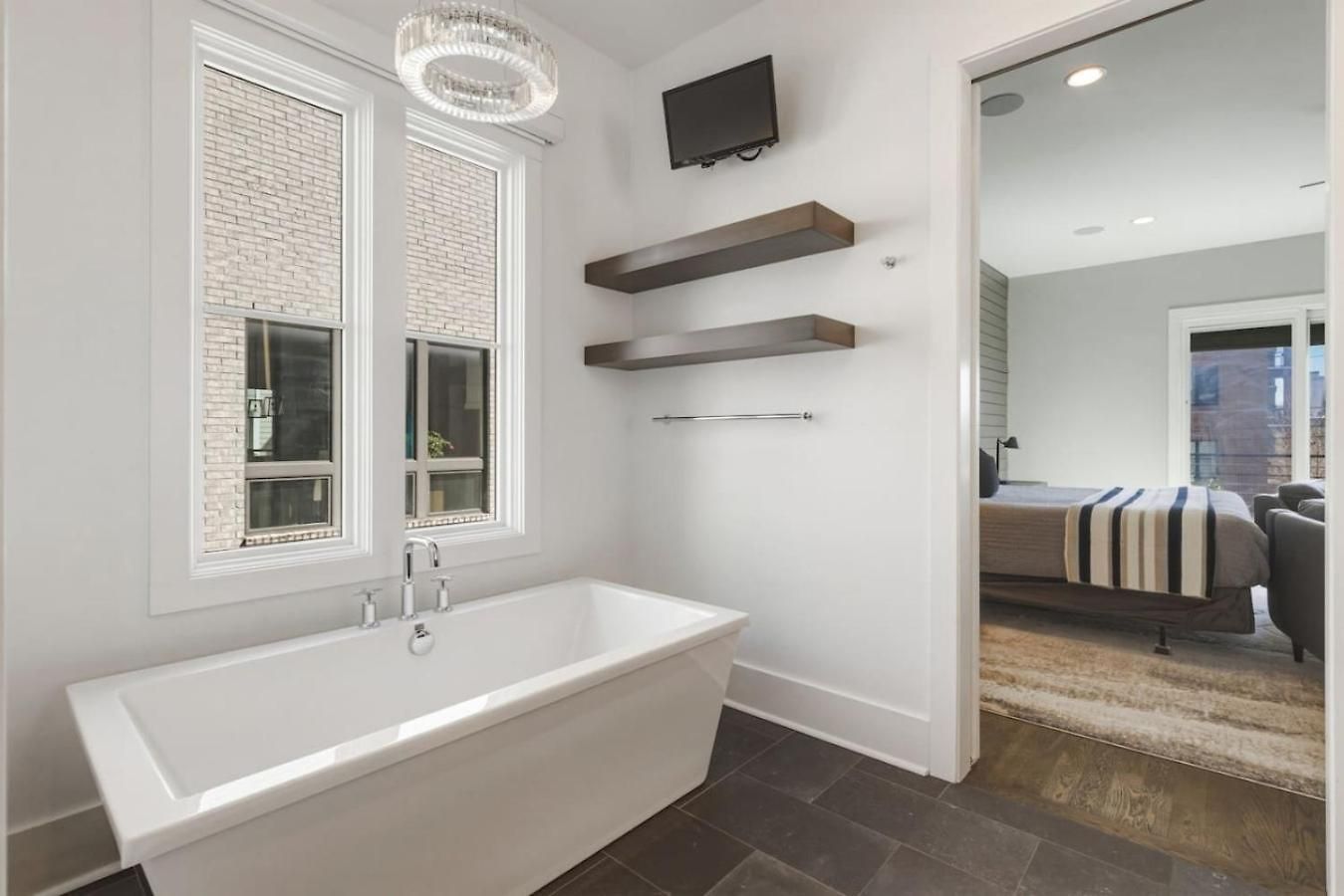 Germantown Stunner With A Skyline View Rooftop And Private Garage Holiday home Nashville