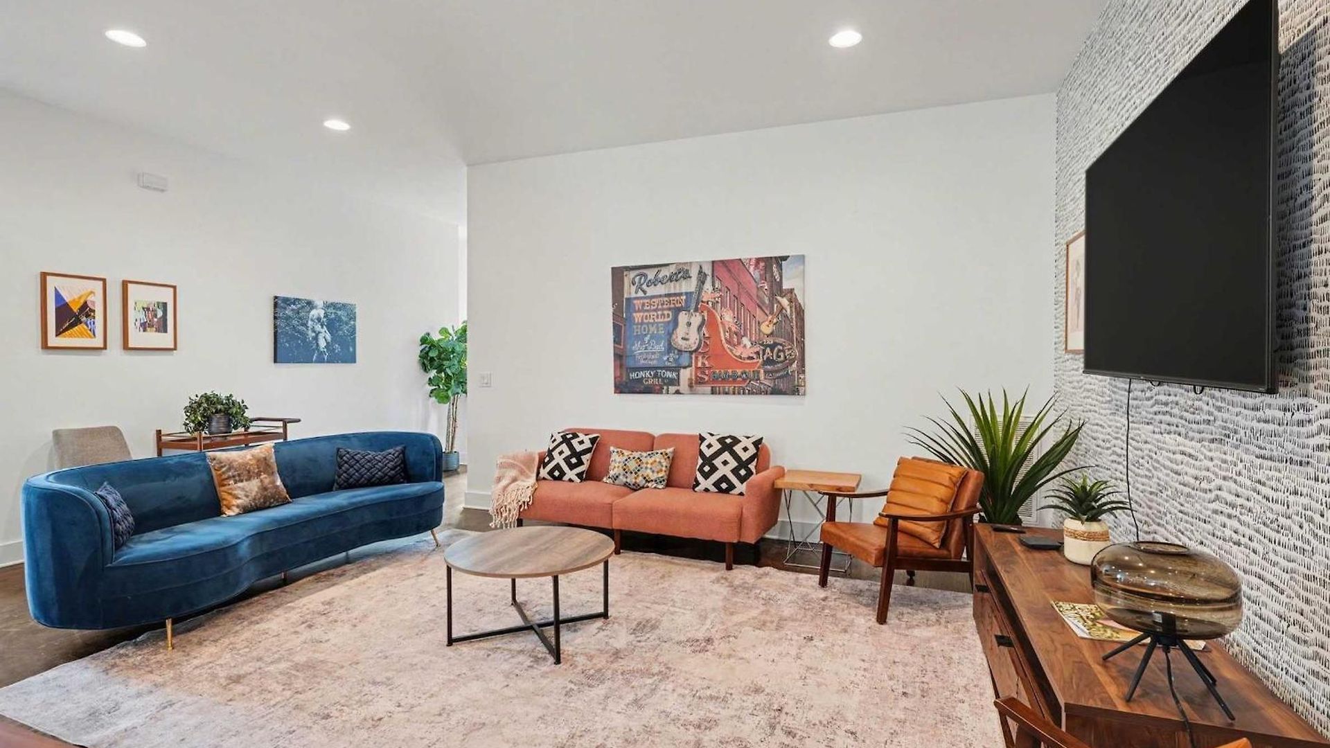 Holiday home 2 Stylish Townhomes W Rooftop Views Near Broadway Nashville