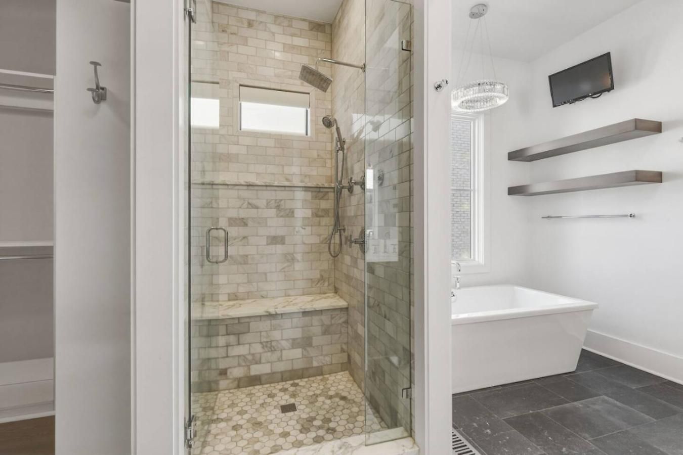 Germantown Stunner With A Skyline View Rooftop And Private Garage Holiday home