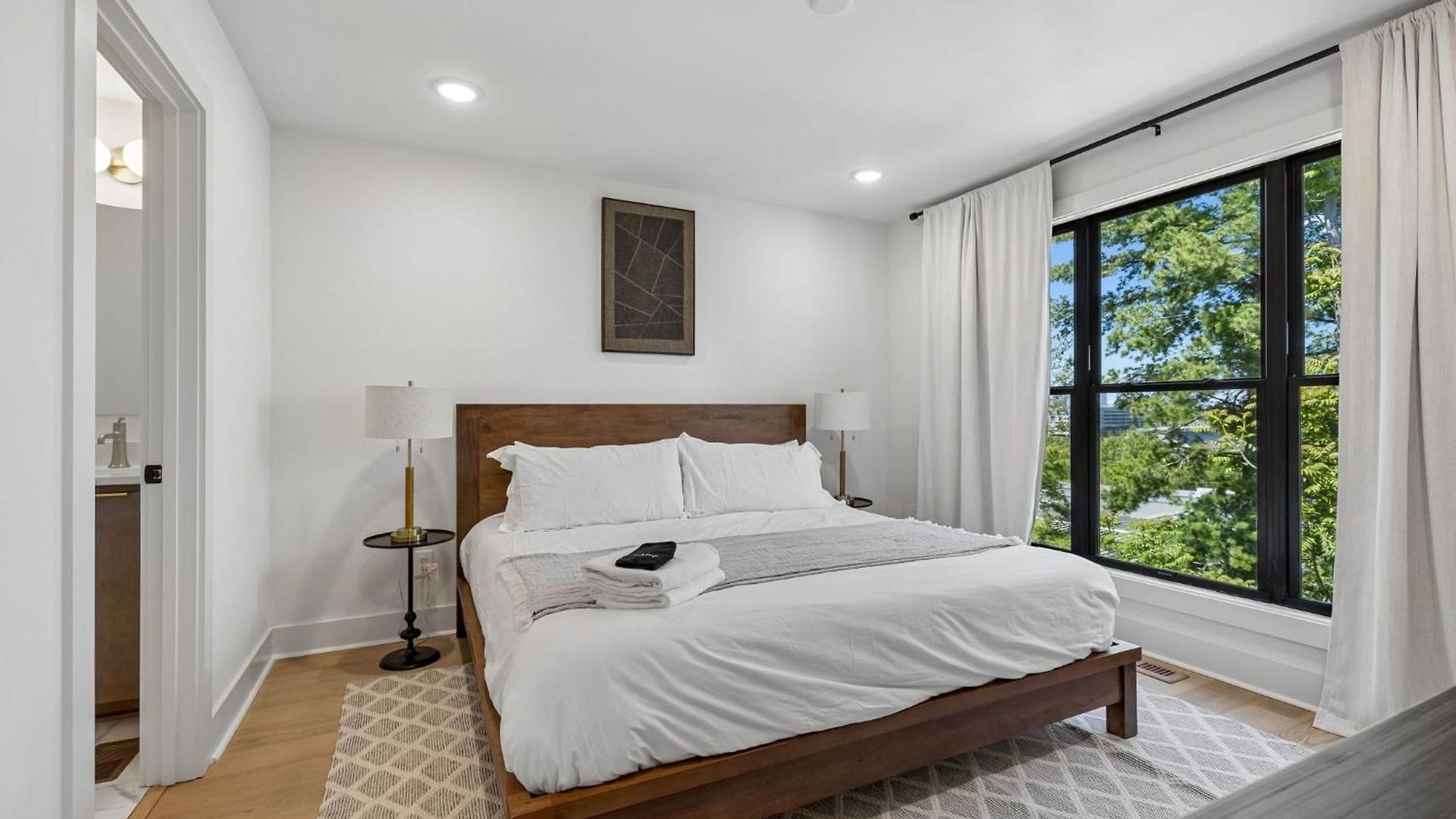 Luxury Townhouse With Exclusive Rooftop Hot Tub