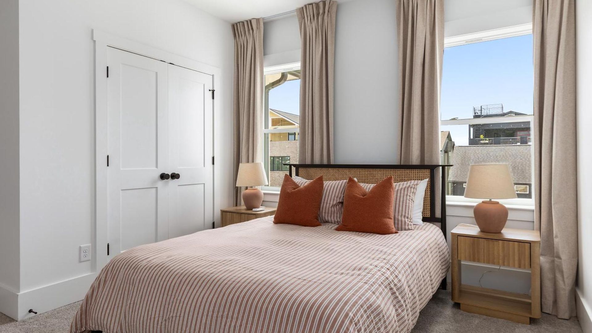 12 South With Rooftop Sauna And Wet Bar With 2 Car Garage Holiday home
