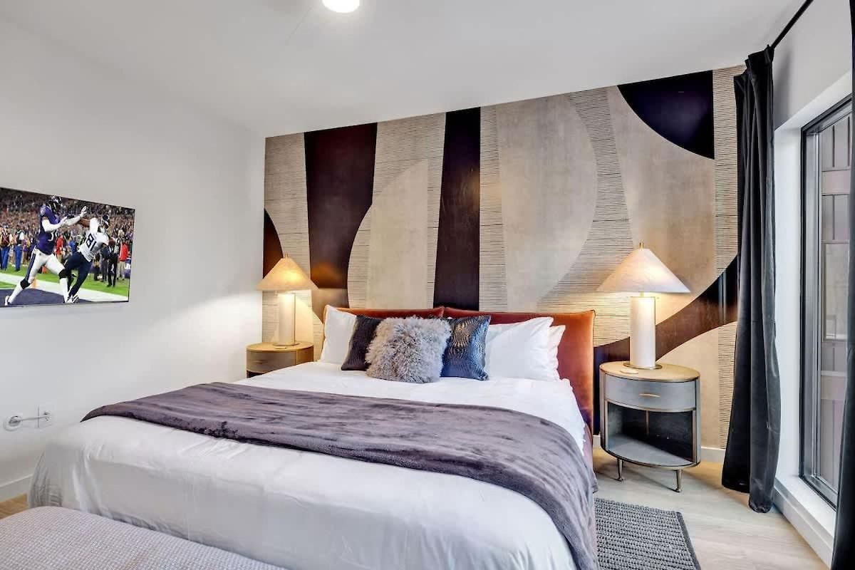 Hyve-anthem-private Balconies-walk To Broadway