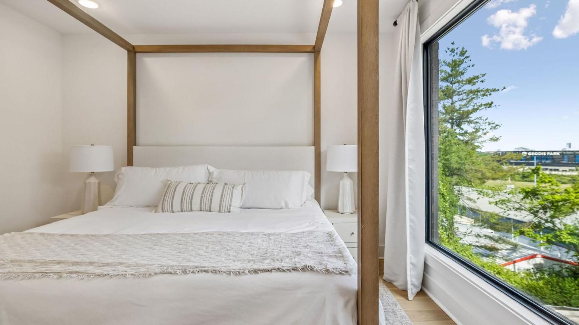 Holiday home Multi-level Retreat With Hot Tub And Rooftop Views *