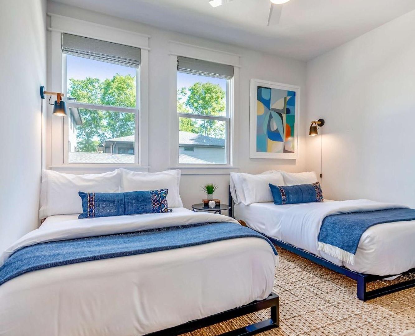 Modern Two Townhomes Close To Downtown *