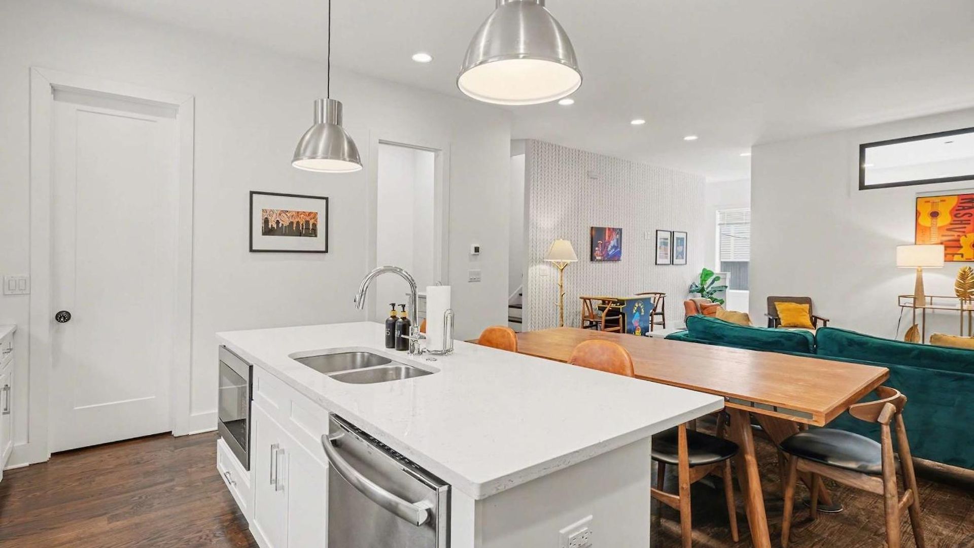 2 Trendy Townhomes W Rooftop Views Near Broadway *