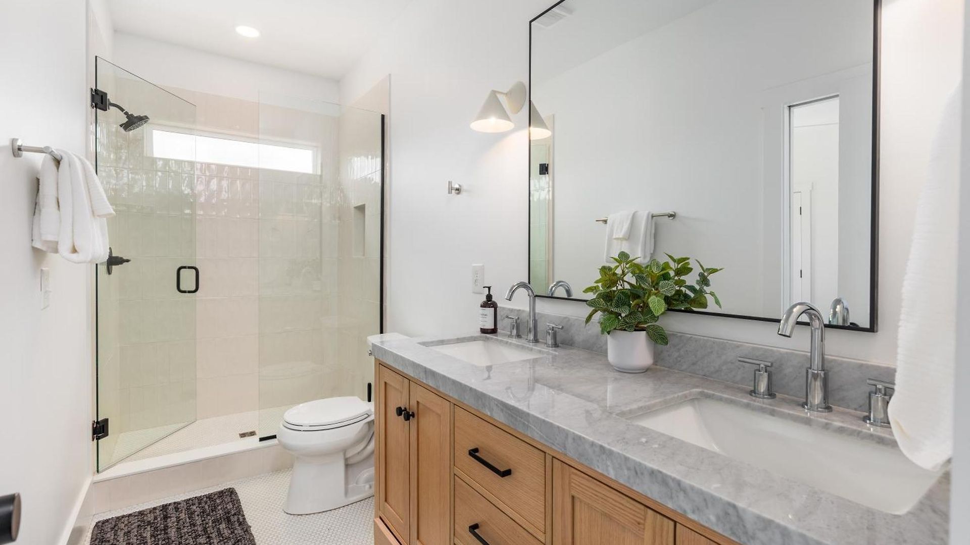 12 South With Rooftop Sauna And Wet Bar With 2 Car Garage