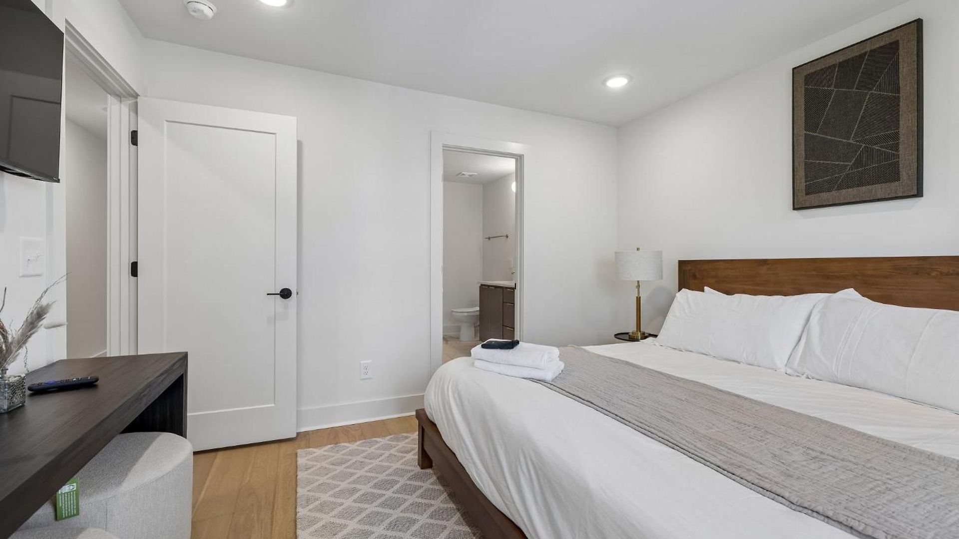 Luxury Townhouse With Exclusive Rooftop Hot Tub