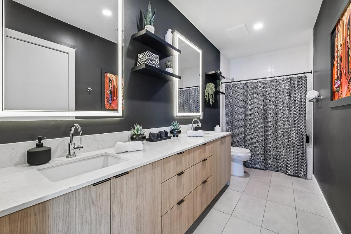 Walk To Broadway From The Hidden Gem With Pool Gym And Holiday home Nashville