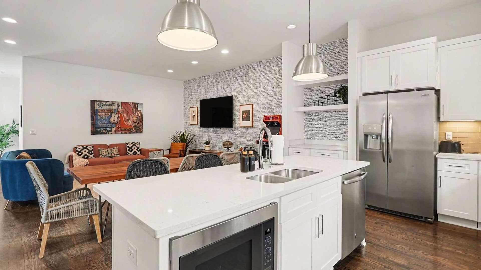 Holiday home 2 Modern Townhomes W Rooftop Views Near Broadway