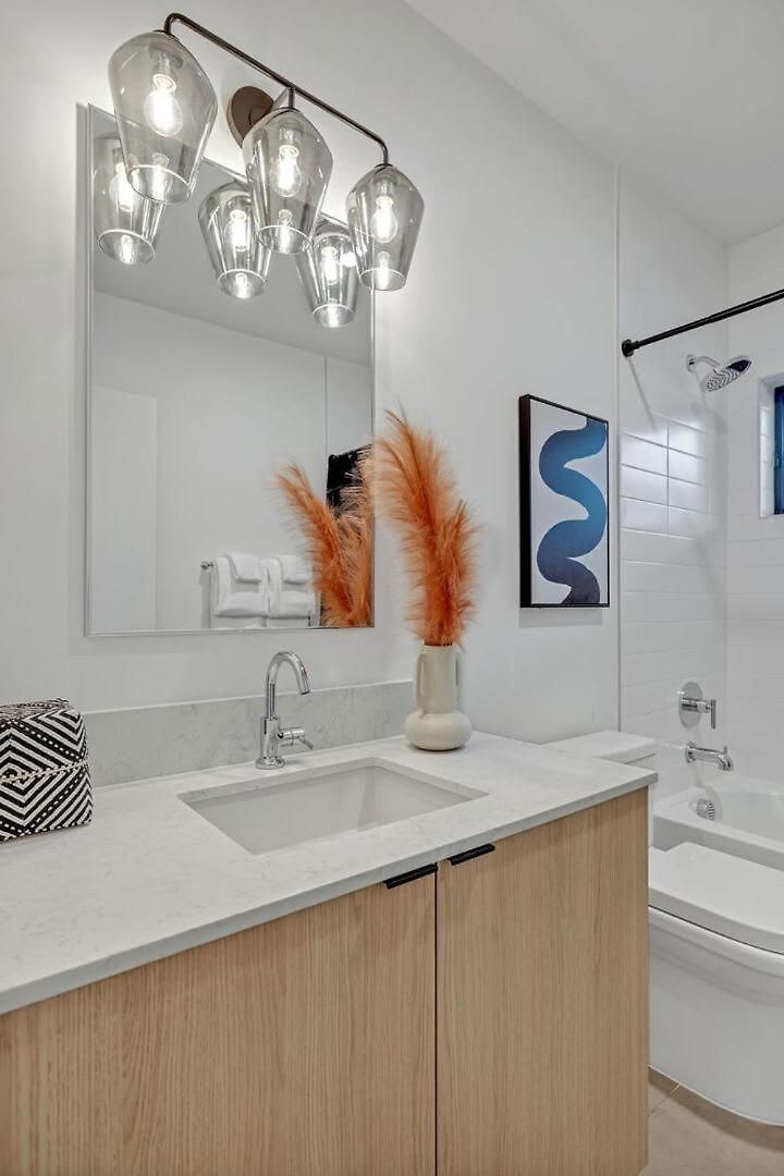 Hyve-anthem-private Balconies-walk To Broadway *