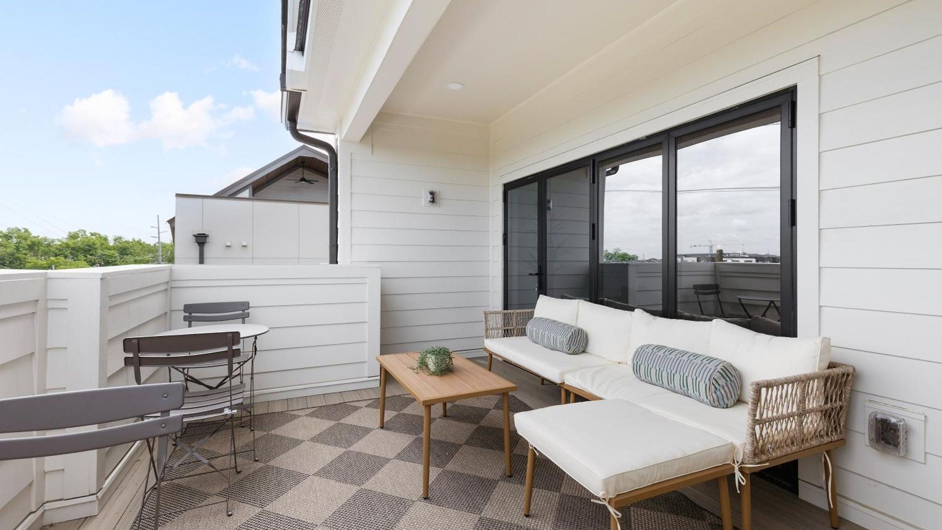 12 South With Rooftop Sauna And Wet Bar With 2 Car Garage *