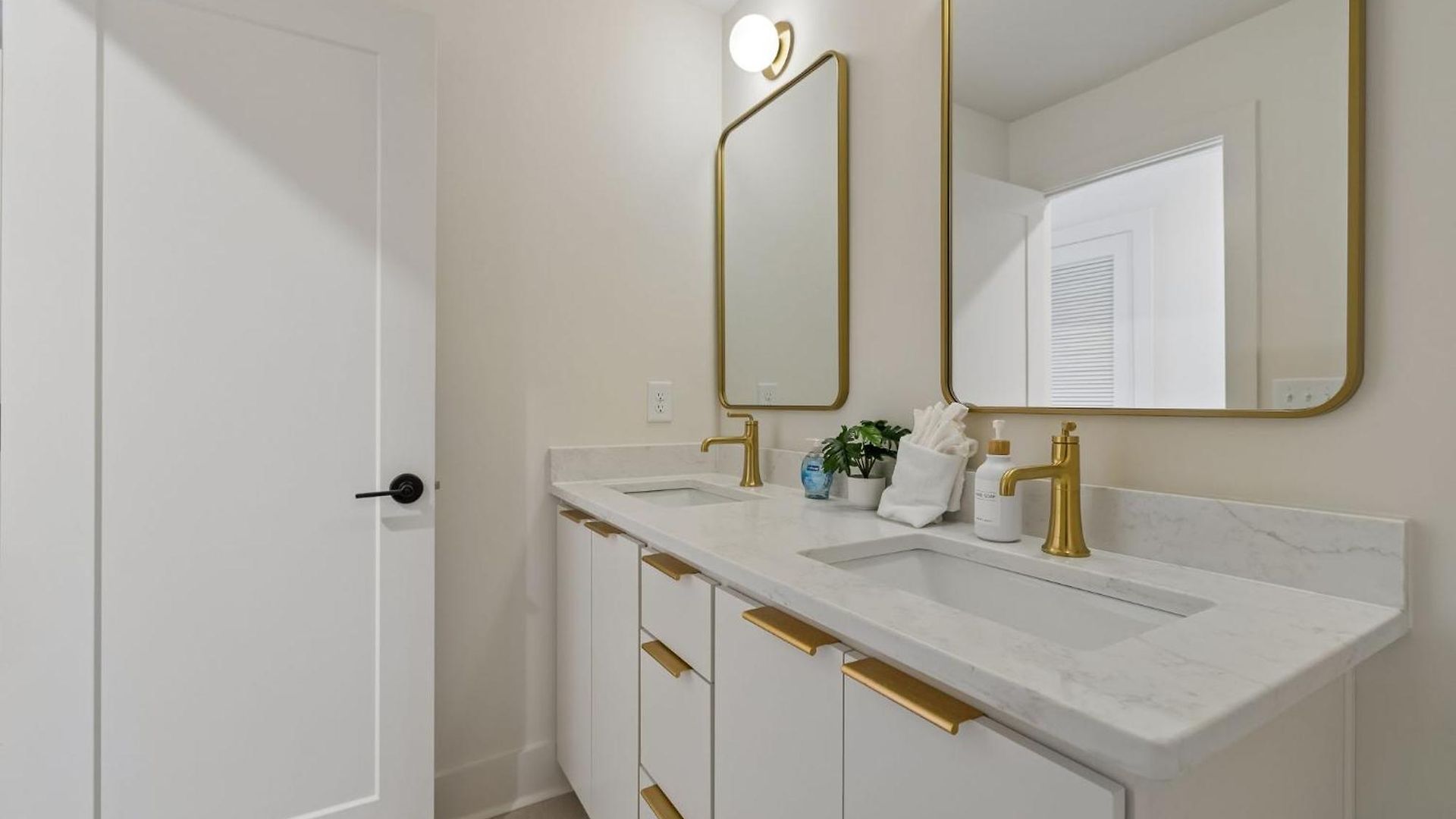 Holiday home Luxury Townhouse With Exclusive Rooftop Hot Tub