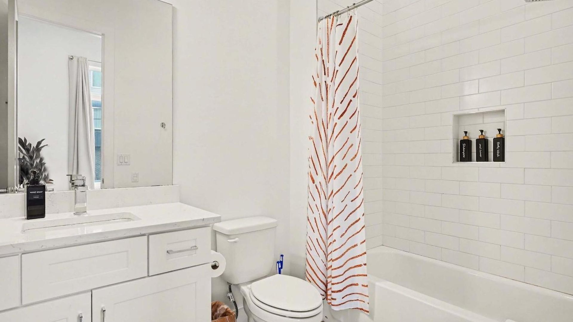 2 Stylish Townhomes W Rooftop Views Near Broadway Holiday home