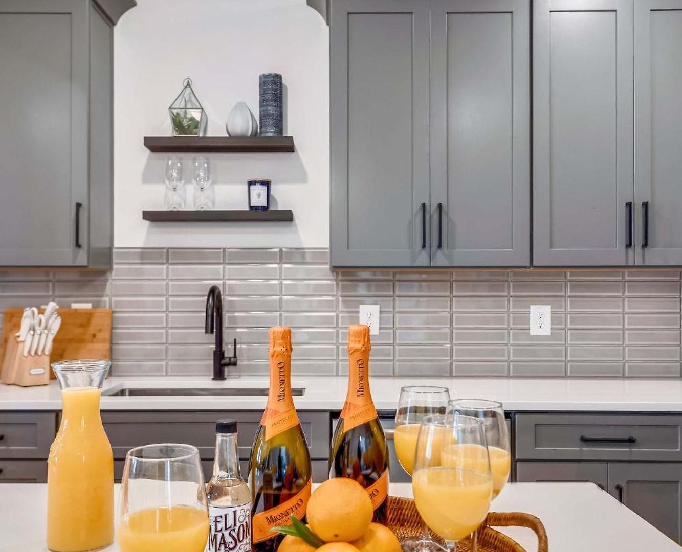 Modern Two Townhomes Close To Downtown *