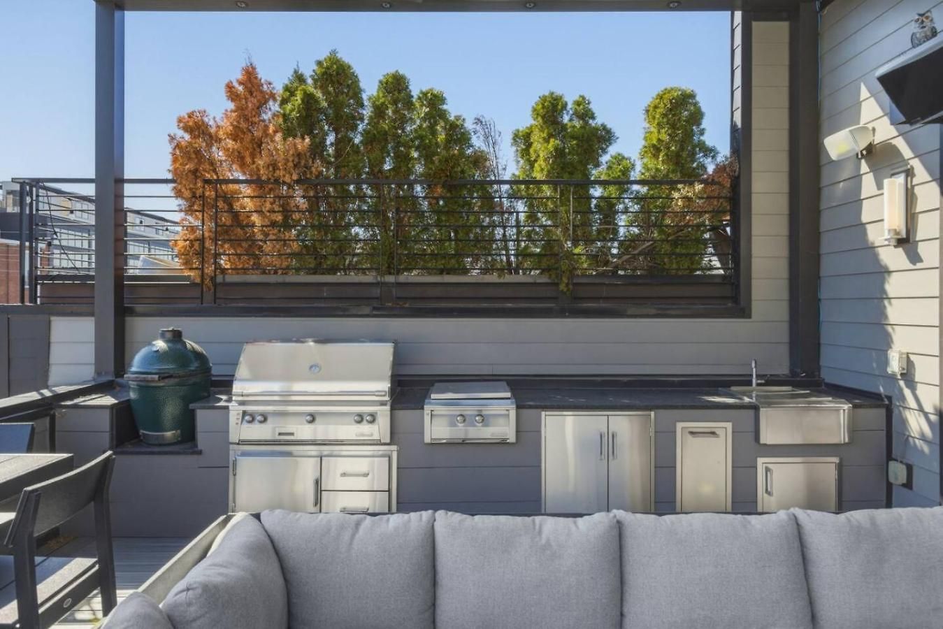 Germantown Stunner With A Skyline View Rooftop And Private Garage Nashville