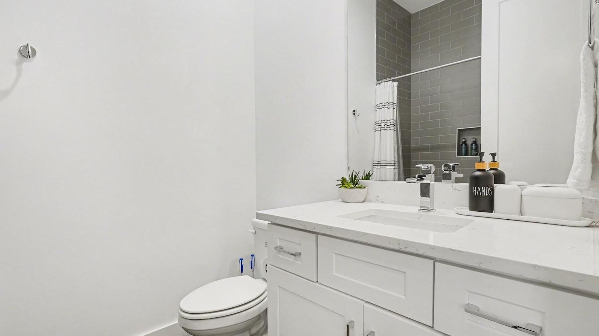 2 Trendy Townhomes W Rooftop Views Near Broadway *