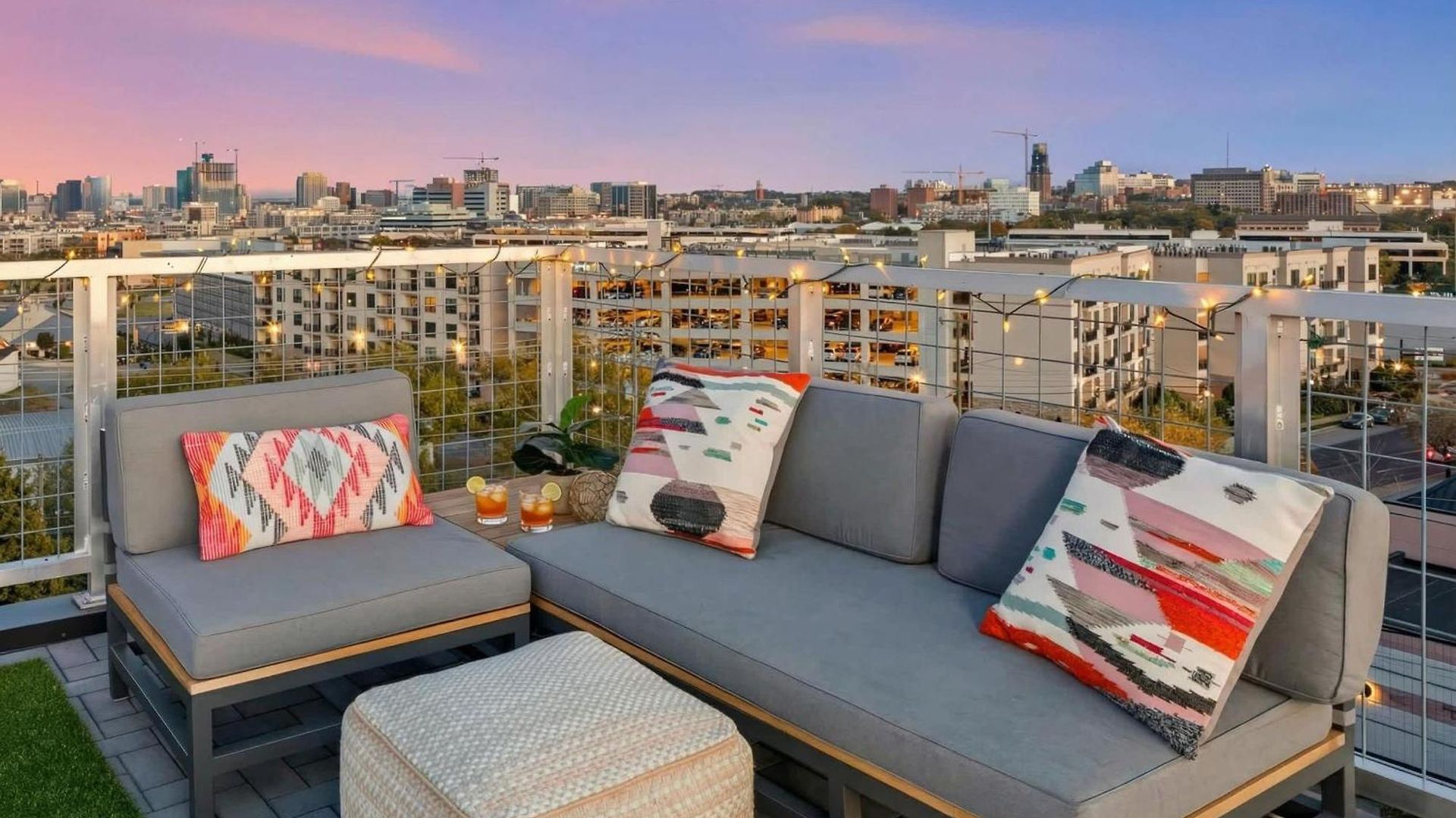 Luxury Retreat - Double Rooftop Deck & Game Nashville