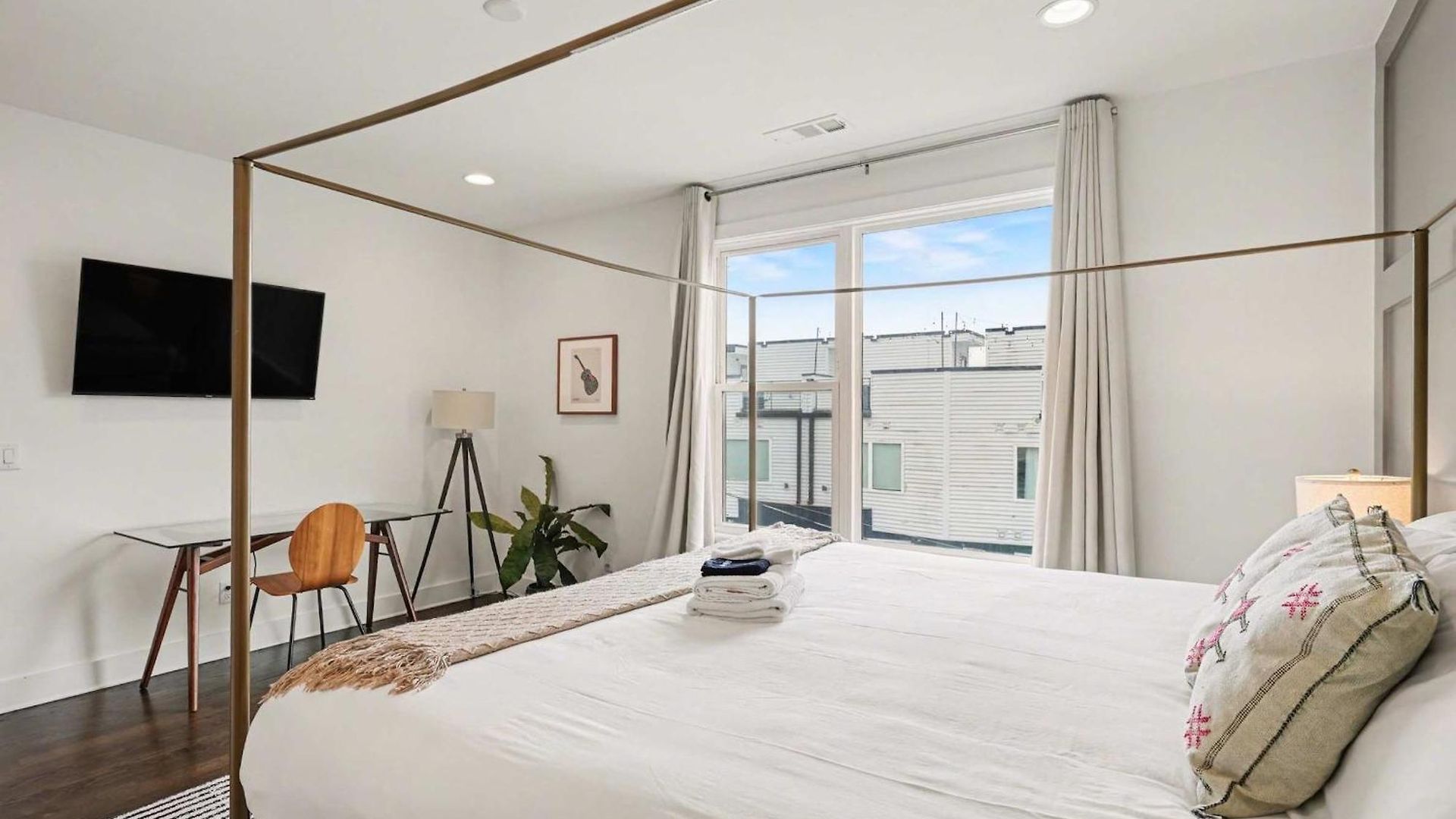 Holiday home 2 Stylish Townhomes W Rooftop Views Near Broadway Nashville