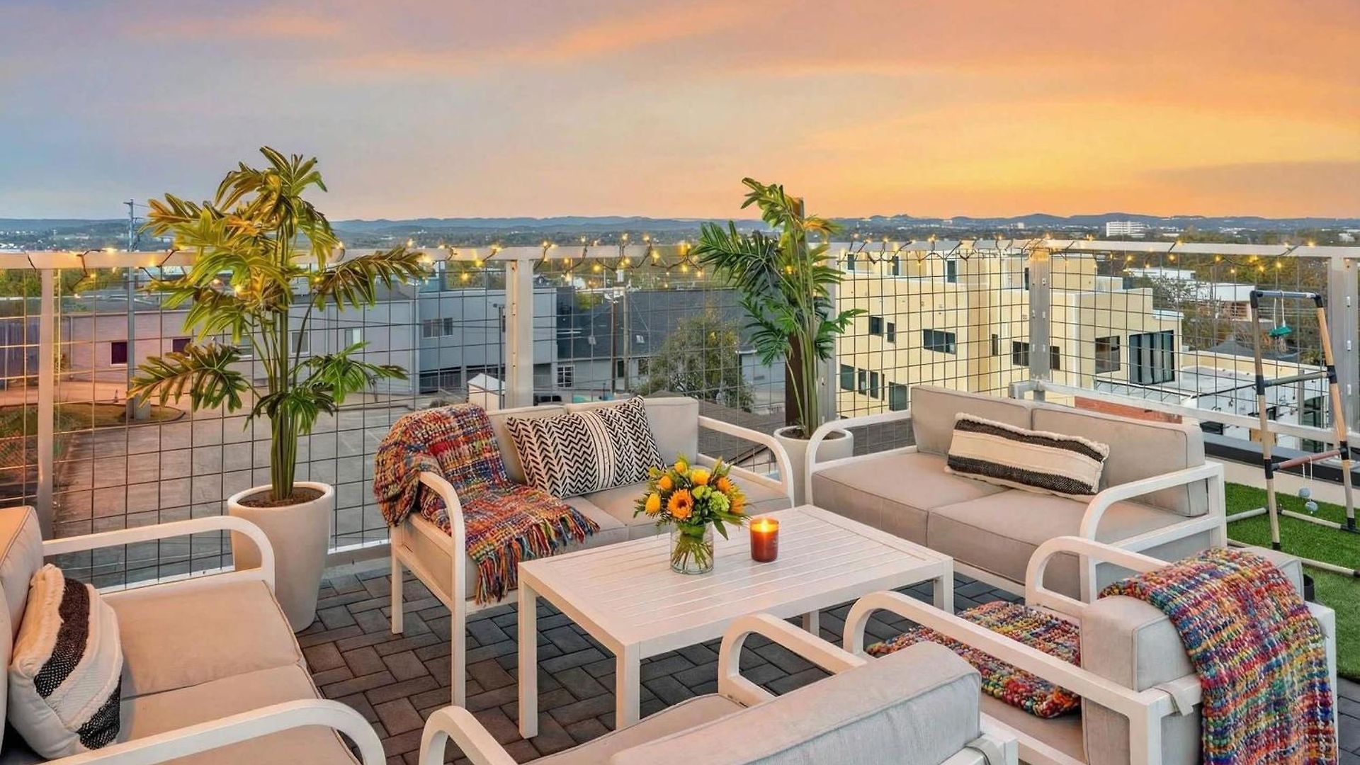 Luxury Retreat - Double Rooftop Deck & Game Nashville