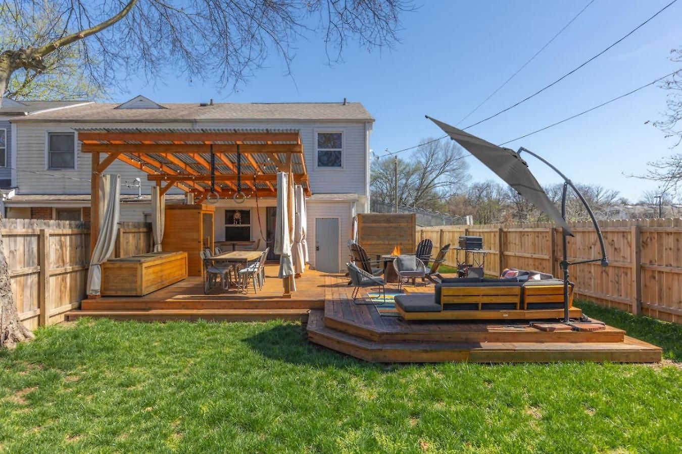 Amazing Backyard Only 2 Miles To Downtown With Sauna And Firepit *