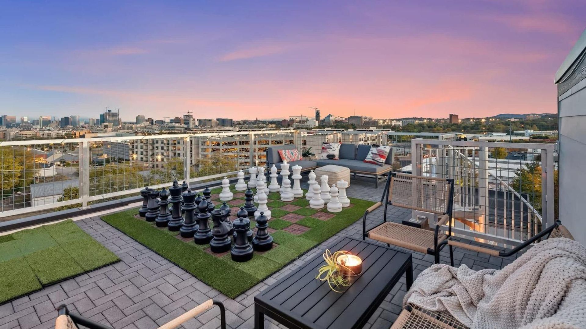 Luxury Retreat - Double Rooftop Deck & Game Holiday home
