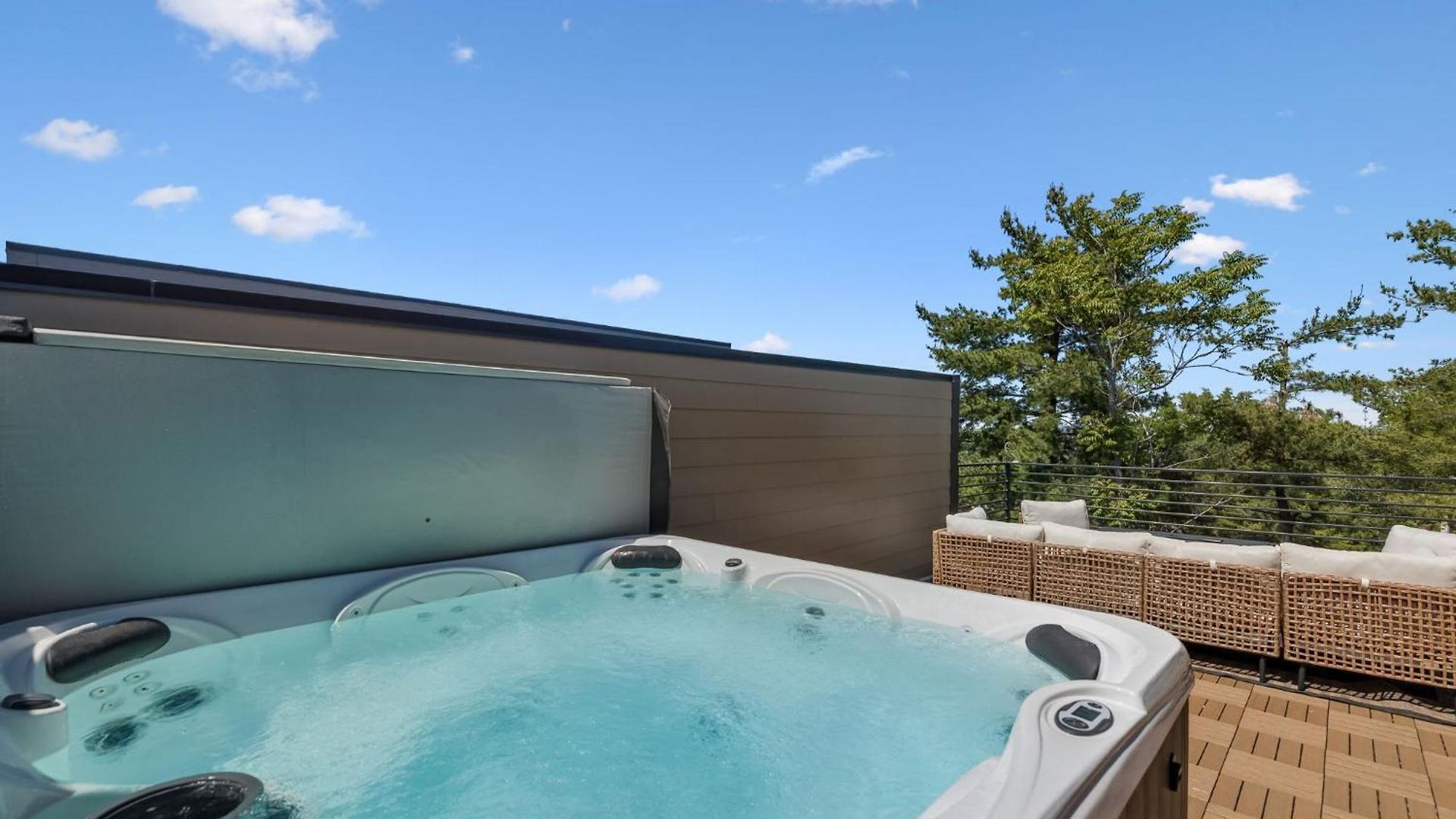 Luxury Townhouse With Exclusive Rooftop Hot Tub Nashville