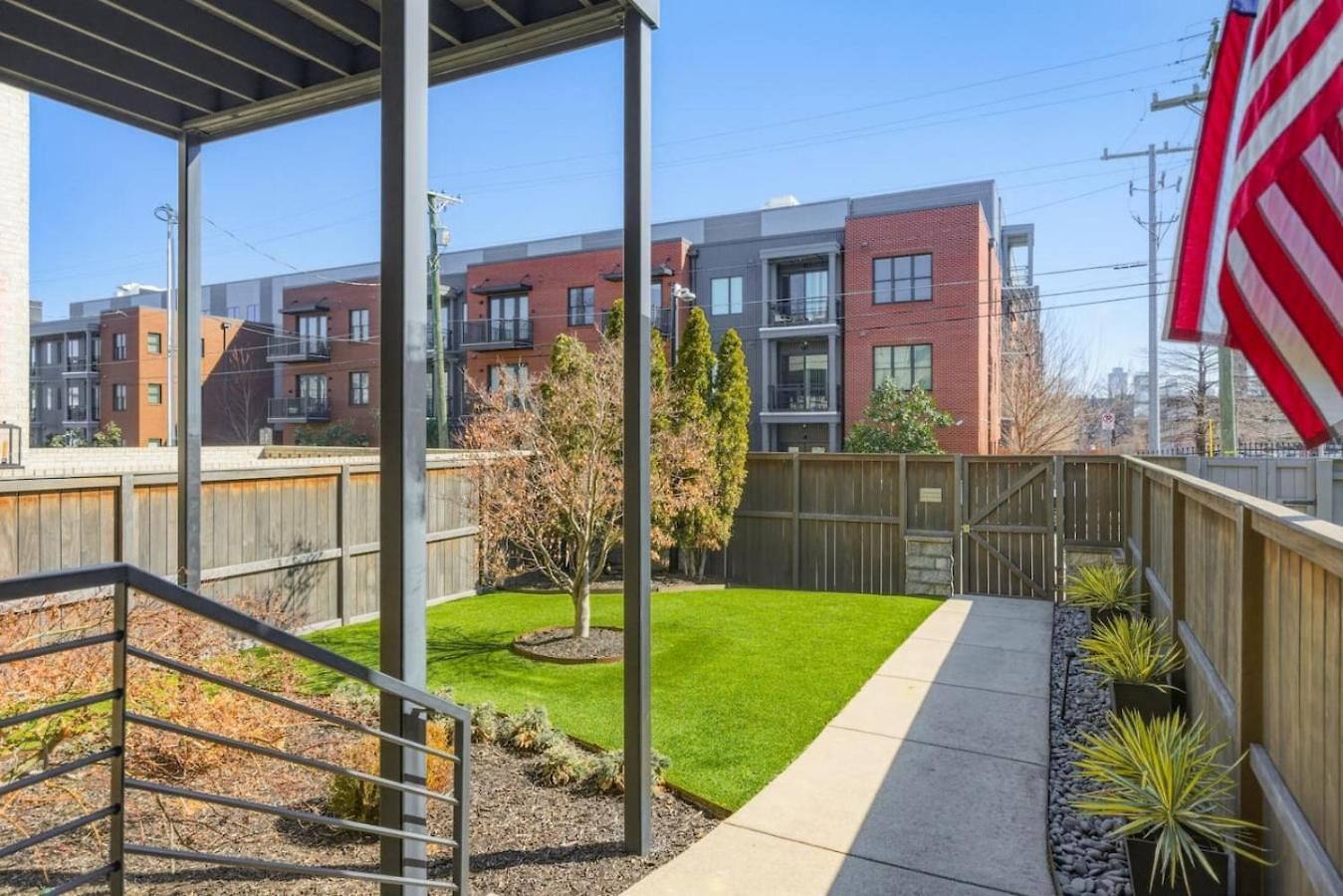 Germantown Stunner With A Skyline View Rooftop And Private Garage Holiday home