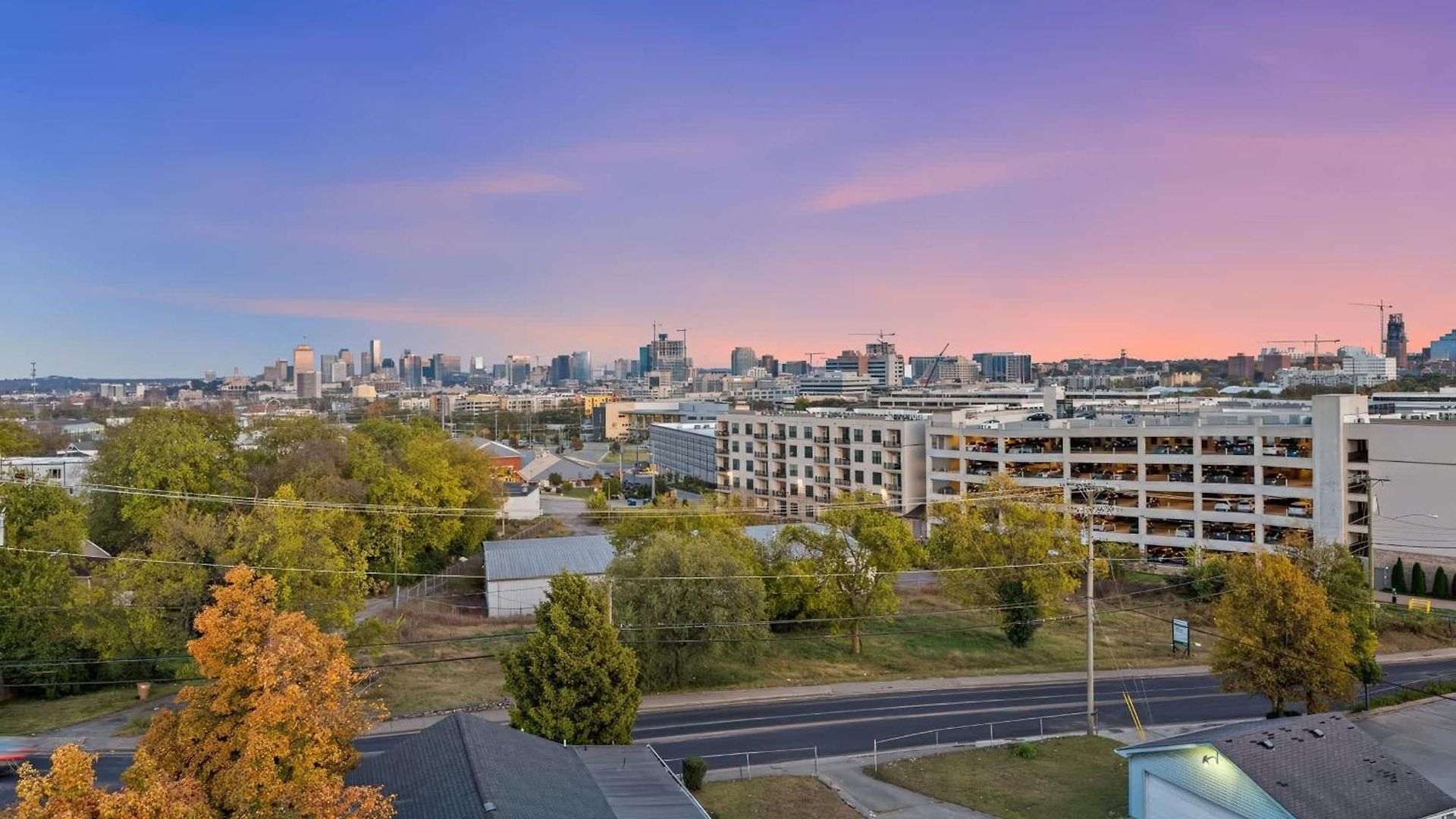 Luxury Retreat - Double Rooftop Deck & Game Holiday home Nashville