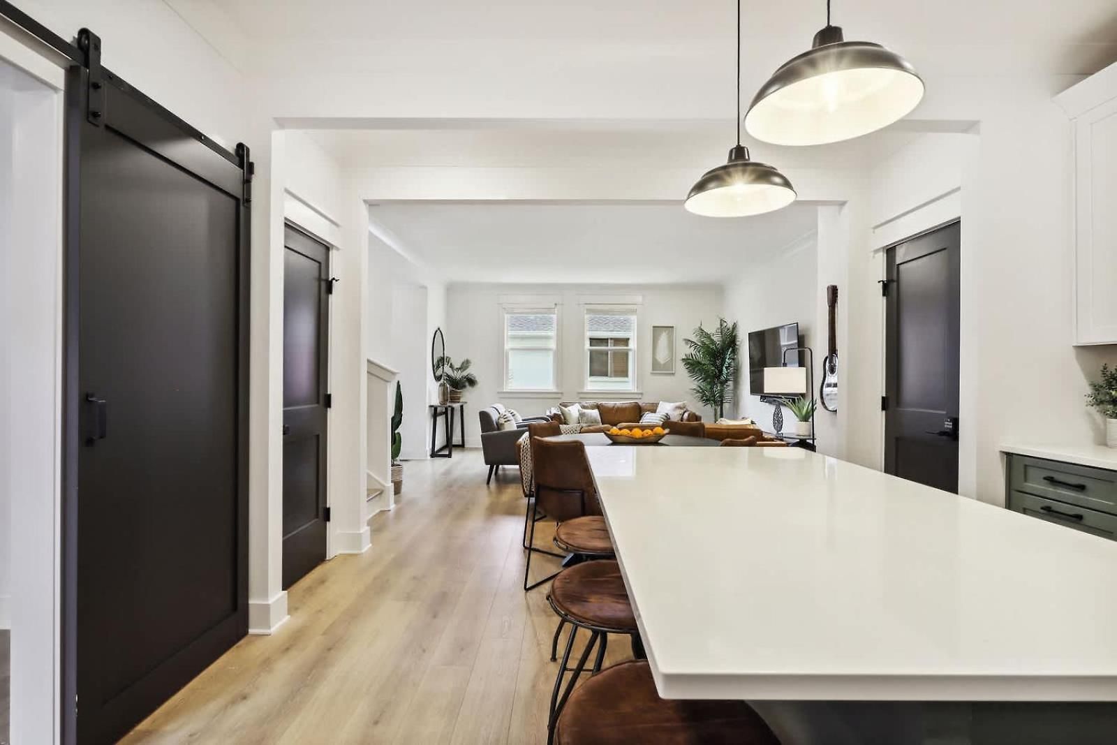Two Beautiful Luxury Renovations Near Downtown Holiday home
