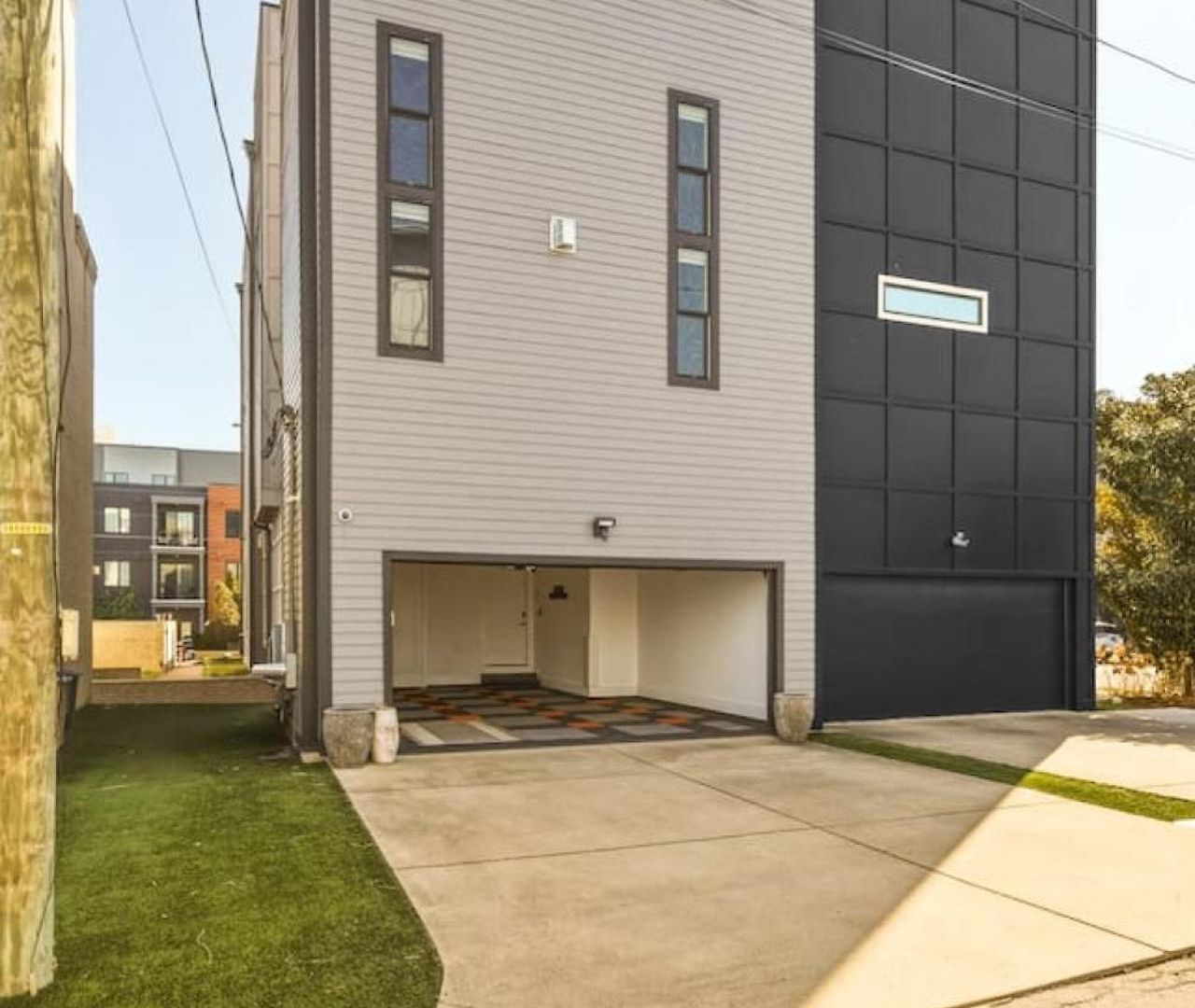 Germantown Stunner With A Skyline View Rooftop And Private Garage Holiday home Nashville