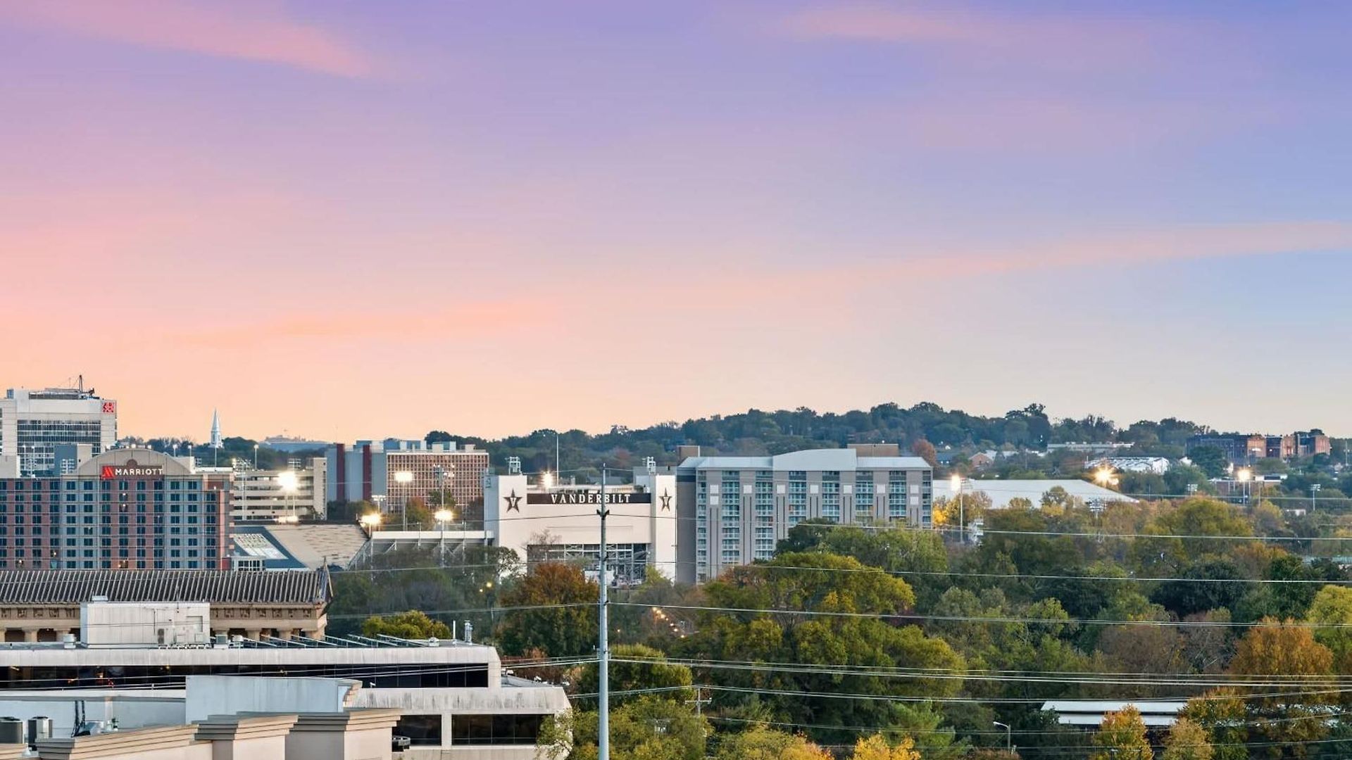 Luxury Retreat - Double Rooftop Deck & Game Nashville